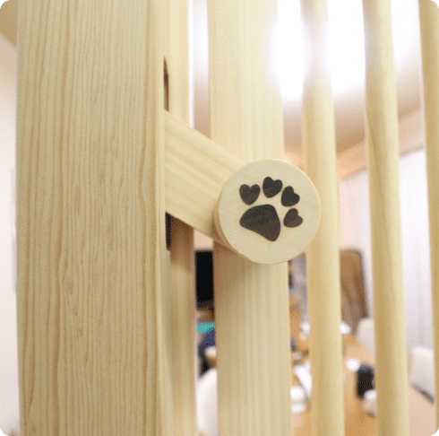 ⑤ドアノブには肉球