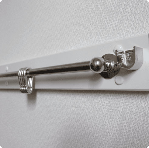 ④取付バーとカラビナ